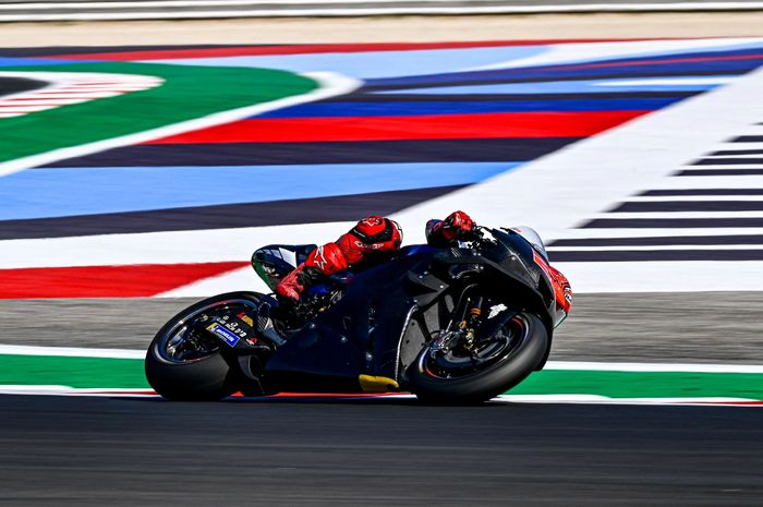 Pembalap Monster Energy Yamaha, Fabio Quartararo saat tampil pada tes MotoGP Misano di Sirkuit Misano, Italia, Senin (11/9/2023)