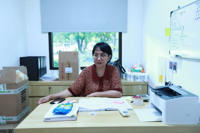Dokter Gizi Pelatnas PP PBSI, dr. Paulina Toding, Sp.GK berbicara di ruang kerjanya di pelatnas, Cipayung, Jakarta Timur.