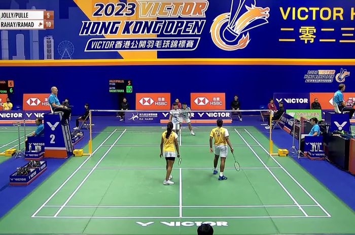 Aksi Apriyani Rahayu/Siti Fadia Silva Ramadhanti saat berhadapan dengan Treesa Jolly/Gayatri Gopichand Pullela (India) pada babak 16 besar Hong Kong Open 2023 di Hong Kong Coliseum, Kowloon, Hong Kong, Kamis (14/9/2023)