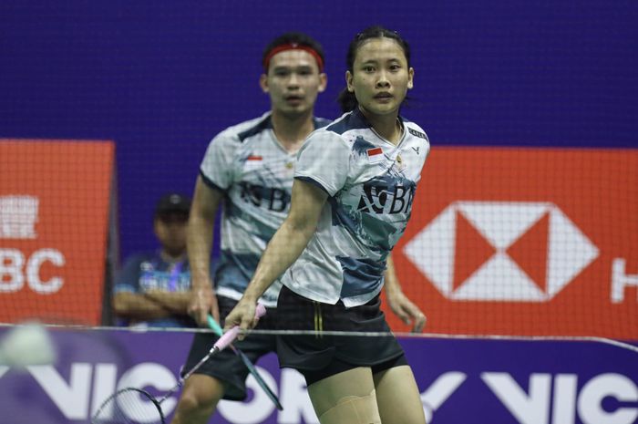 Pasangan ganda campuran Indonesia, Rinov Rivaldy/Pitha Haningtyas Mentari, pada babak kedua Hong Kong Open 2023 di Hong Kong Coliseum, Kamis (14/9/2023).