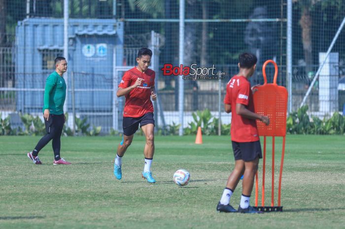 Rizky Ridho (tengah) berjanji bakal menampilkan permainan terbaiknya agar bisa membawa timnas Indonesia meraih hasil maksimal dalam laga melawan Brunei Darussalam di Kualifikasi Piala Dunia 2026.