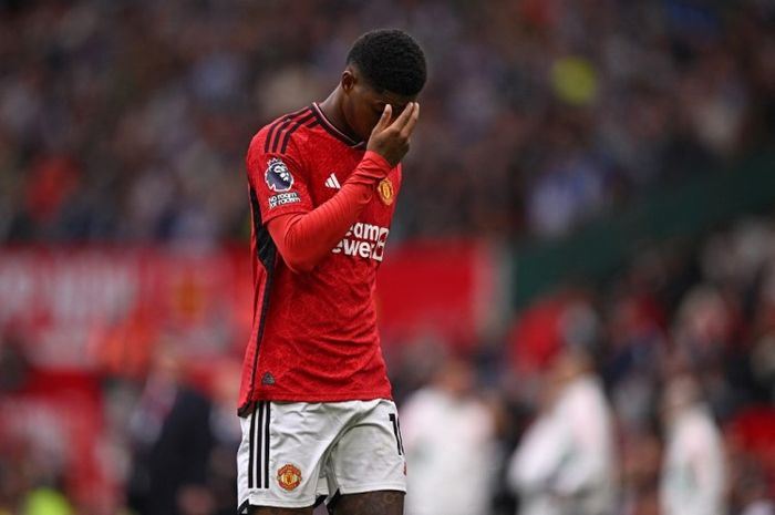 Ekspresi kecewa striker Manchester United, Marcus Rashford, usai kalah dari Brighton and Hove Albion.