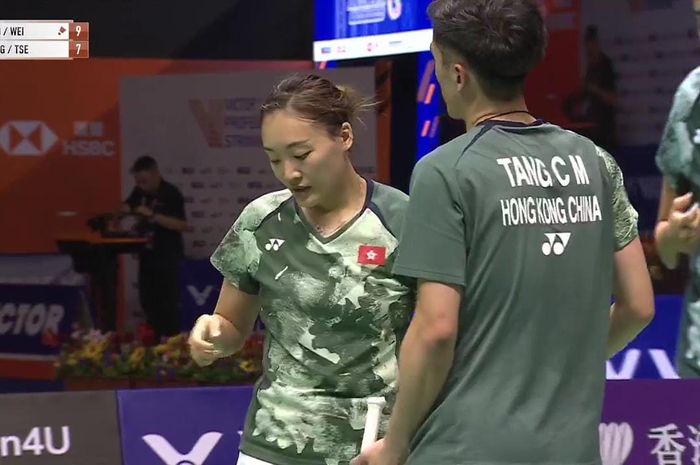 Tang Chun Man/Tse Ying Suet saat menghadapi Guo Xin Wa/Wei Ya Xin (China) pada final ganda campuran Hong Kong Open 2023 di Hong Kong Coliseum, Kowloon, Hong Kong, Minggu (17/9/2023)