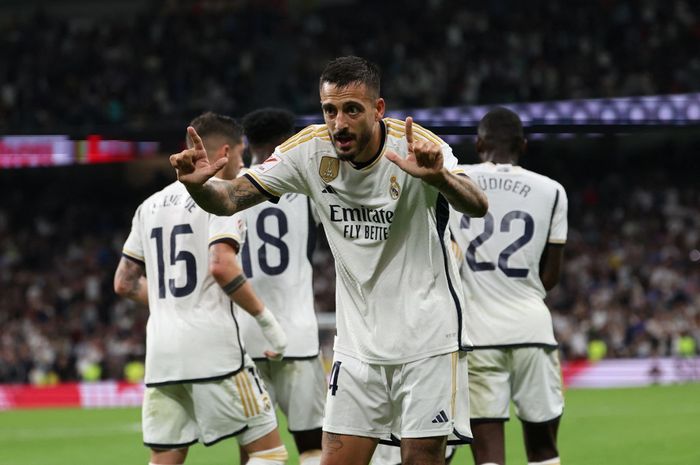 Joselu merayakan gol Real Madrid ke gawang Sociedad dalam partai Liga Spanyol di Santiago Bernabeu (17/9/2023).