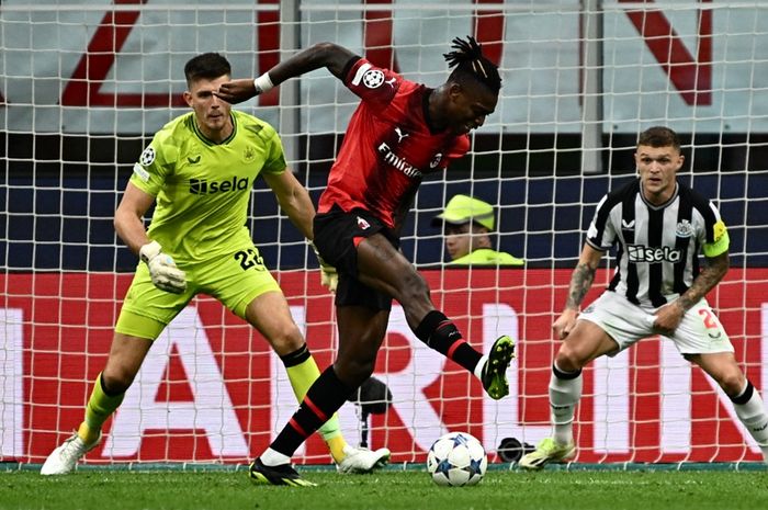 Momen Rafael Leao gagal cetak gol dalam duel AC Milan vs Newcastle United pada matchday 1 Liga Champions di San Siro (19/9/2023), dari calon gol terbaik berubah jadi fail paling epik.