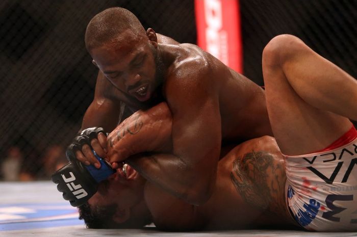 Jon Jones mengalahkan Vitor Belfort di UFC 152 pada 22 September 2012.