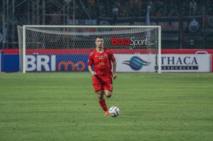 Ondrej Kudela sedang menguasai bola dalam laga pekan ke-13 Liga 1 2023 antara Persija Jakarta versus Bali United di Stadion Patriot Candrabhaga, Bekasi, Jawa Barat, Minggu (24/9/2023).