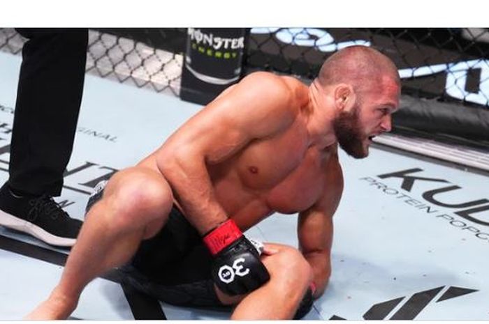 Petarung kelas ringan UFC, Rafael Fiziev, kalah karena cedera saat bersua Mateusz Gamrot pada UFC Vegas 79, Sabtu, 23 September 2023