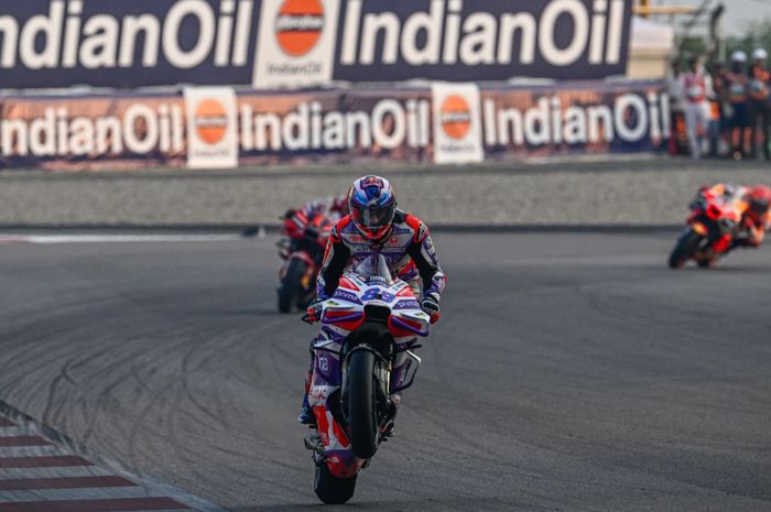 Pembalap Pramac Racing, Jorge Martin nyaris pingsan usai merampungkan sesi balapan utama MotoGP India 2023, Minggu (24/9/2023)