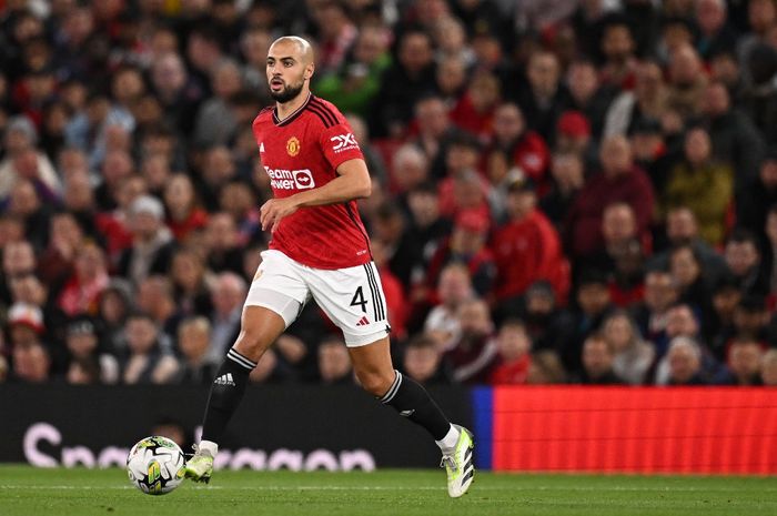 Gelandang pinjaman Manchester United, Sofyan Amrabat, langsung pasang badan setelah Erik ten Hag dikritik habis-habisan baru-baru ini.