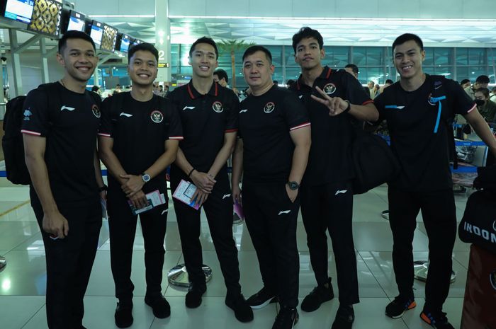 Tim bulu tangkis beregu putra Indonesia menjelang keberangkatan ke China untuk mengikuti Asian Games 2022, Hangzhou, Senin (25/9/2023).