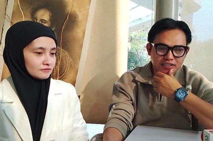Dodhy Kangen Band bersama istrinya, Ayu Rizki Yani