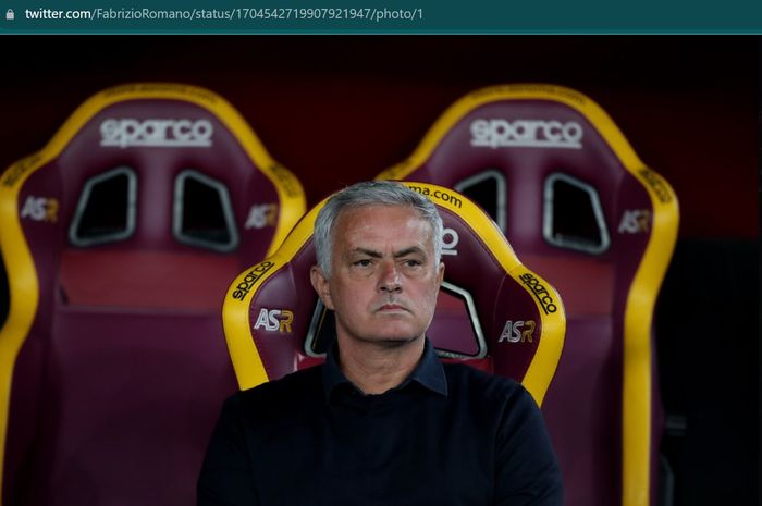 Pelatih AS Roma, Jose Mourinho, mengungkit prestasinya di Roma setelah dikalahakan Genoa