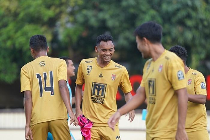 Suasana latihan Malut United FC menjelang laga ketiga di Grup B Liga 2 melawan PSIM, Sabtu (30/9/2023) di Stadion PTIK. 