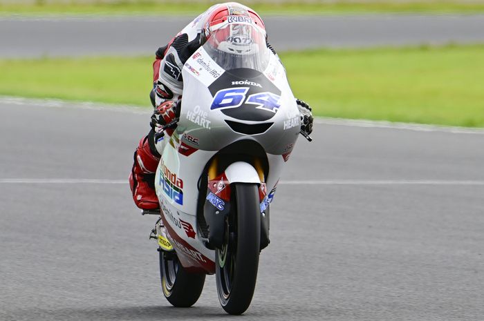 Aksi pembalap Indonesia, Mario Suryo Aji pada sesi balapan Moto3 Jepang 2023, Minggu (1/10/2023)