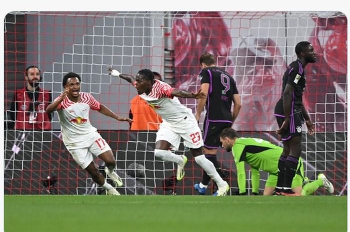 Castello Lukeba merayakan gol yang dicetaknya dalam laga RB Leipzig vs Bayern Muenchen pada pekan ke-6 Liga Jerman, Sabtu (30/9/2023) di Red Bull Arena.