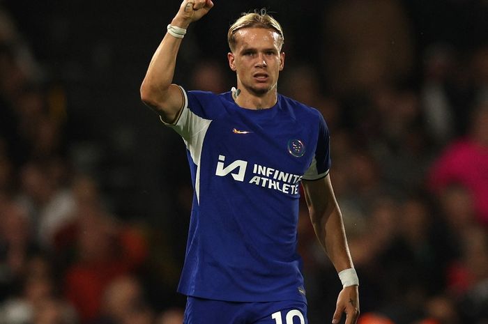 Mykhailo Mudryk mencetak gol pertamanya buat Chelsea dalam laga Liga Inggris melawan Fulham di Craven Cottage, London (2/10/2023).