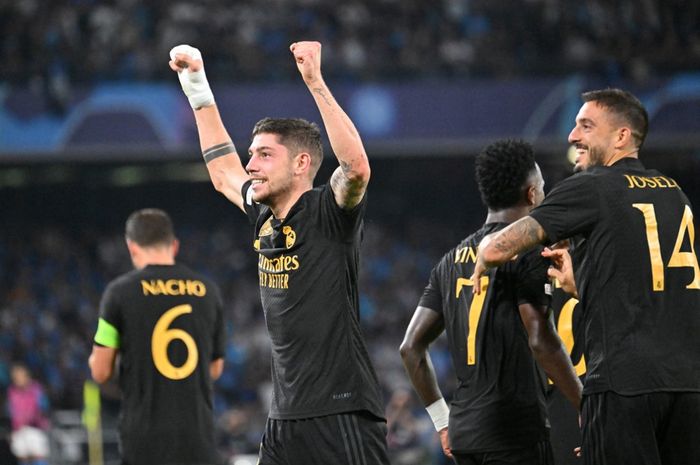 Federico Valverde merayakan gol Real Madrid ke gawang Napoli pada duel Liga Champions di Stadion Diego Maradona (3/10/2023).