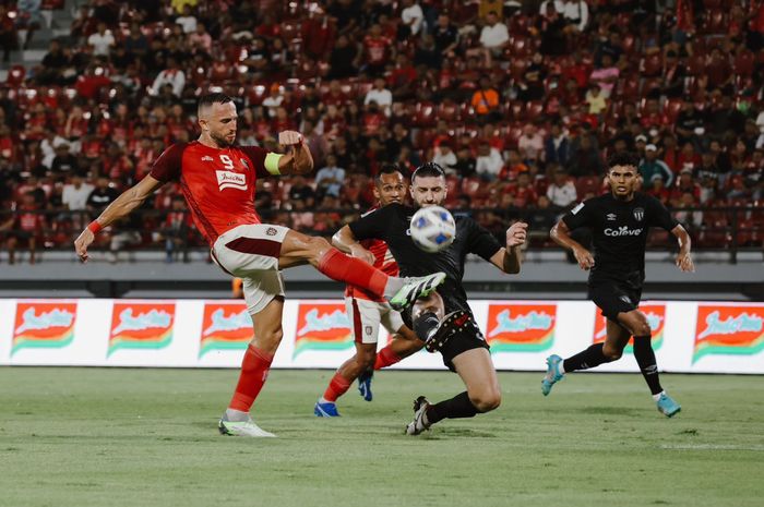 Suasana pertandingan Bali United vs Terengganu FC dalam laga kedua Piala AFC 2023/2024, di Stadion Kapten I Wayan Dipta Gianyar, Bali, Rabu (4/10/2023).