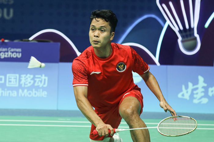 Tunggal putra Indonesia, Anthony Sinisuka Ginting, saat tampil pada babak perempat final Asian Games 2023 di Binjiang Gymnasium, Hangzhou, Kamis, 5 Oktober 2023