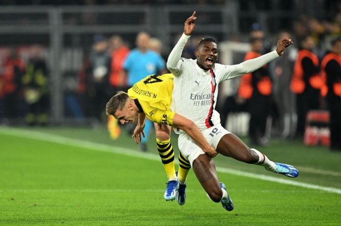 Rafael Leao dalam laga kontra BOrussia Dortmund pada fase grup Liga Champions 2023-2024.