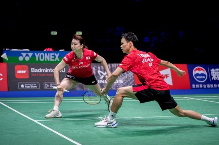 Pasangan ganda campuran Jepang, Yuta Watanabe/Arisa Higashino, pada semifinal Kejuaraan Dunia 2023 di Kopenhagen, Denmark, Sabtu (27/8/2023).