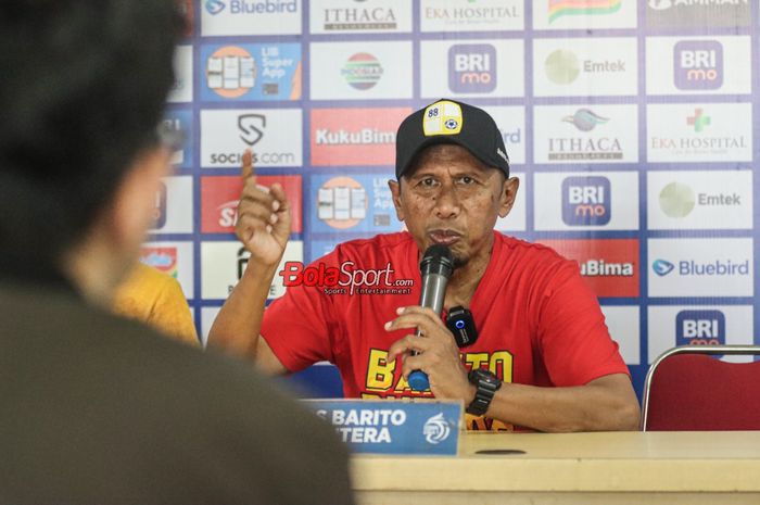 Pelatih Barito Putera, Rahmad Darmawan, sedang memberikan keterangan kepada awak media di Stadion Patriot Candrabhaga, Bekasi, Jawa Barat, Jumat (6/10/2023) pagi.