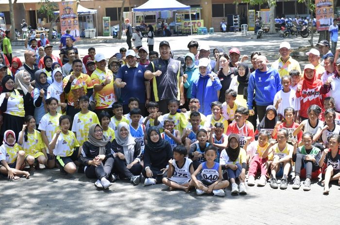 Menteri Pemuda dan Olahraga Republik Indonesia (Menpora RI) Dito Ariotedjo, secara resmi membuka Kejuaraan Antar Kampung (Tarkam) Piala Kemenpora 2023 di Kawasan Kompleks Stadiun Kanjuruhan, Kabupaten Malang, Jawa Timur, Jumat (6/10) siang