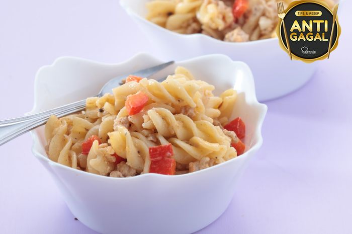 Hidangan creamy minced paprika pasta.