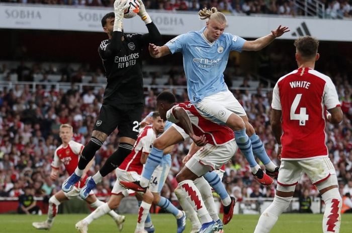 Aksi Erling Haaland dalam duel Arsenal vs Manchester City pada lanjutan Liga Inggris 2023-2024.