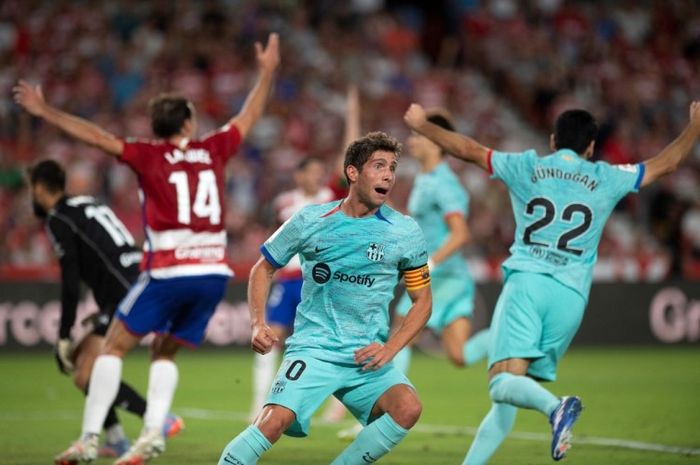Gol dari Sergi Roberto membuat laga Granada vs Barcelona pada Liga Spanyol 2023-2024 berakhir imbang 2-2.