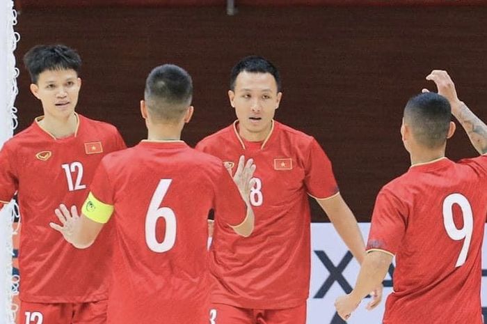 Para pemain Timnas Futsal Vietnam merayakan gol ke gawang Korea Selatan di Kualifikasi Piala Asia Futsal 2024.