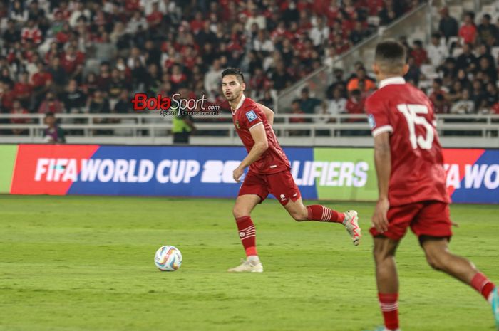 Para pemain aboard timnas Indonesia pamit. Sandy Walsh (kiri) berjanji bakal kembali bela skuad Garuda pada November mendatang.