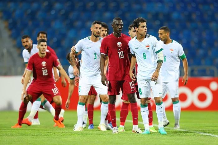 Timnas Irak saat menjalani pertandingan melawan Qatar pada Oktober 2023. Mereka diyakini bakal menjadi lawan terkuat Timnas Indonesia. 