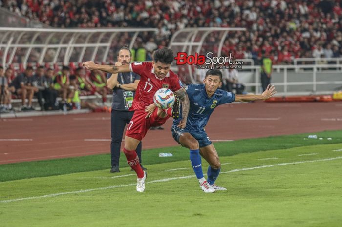 Adam Alis memberikan komentarnya untuk Saddil Ramdani (kiri) yang dicoret dari skuad timnas Indonesia jelang Piala Asia 2023.