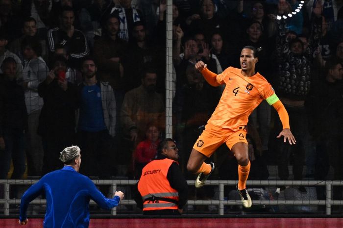 Penalti dari Virgil van Dijk berhasil selamatkan timnas Belanda menang 1-0 atas timnas Yunani pada matchday ke-8 Grup B Kualifikasi Euro 2024.