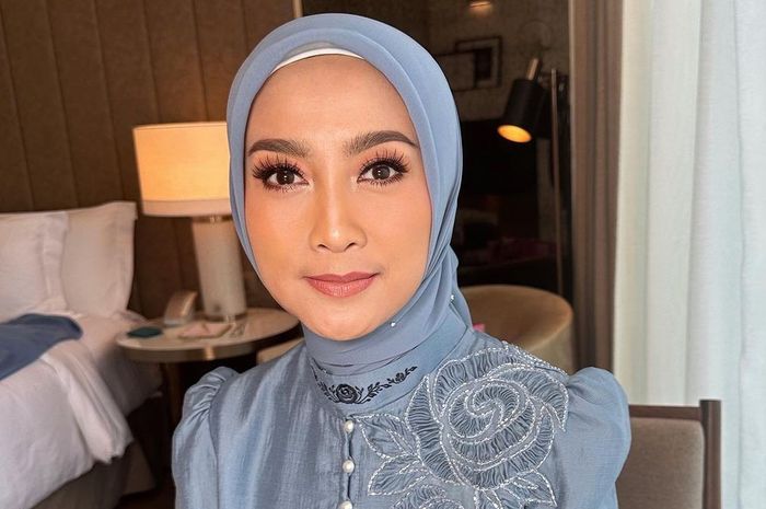 Ratnasari Desy Ratnasari Jadi Model Runway Sehari! Intip Penampilan Sang Anggota ...