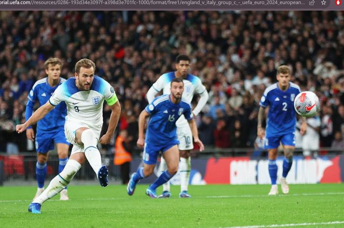 Penyerang timnas Inggris, Harry Kane, mencetak gol ke gawang timnas Italia dalam lanjutan Kualifikasi EURO 2024 di Stadion Wembley, Selasa (17/10/2023) waktu setempat.