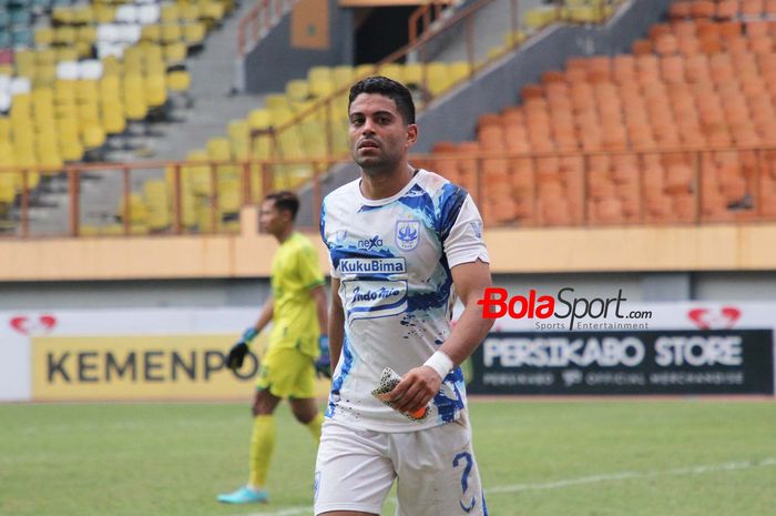 Pemain PSIS Semarang, Victor Guilherme Dos Santos Carvalho (Vitinho), saat hadir di Stadion Wibawa Mukti, Cikarang, Jawa Barat (20/10/2023).