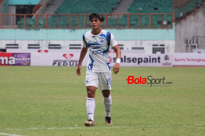Pemain PSIS Semarang, Alfeandra Dewangga Santosa, saat hadir di Stadion Wibawa Mukti, Cikarang, Jawa Barat (20/10/2023).