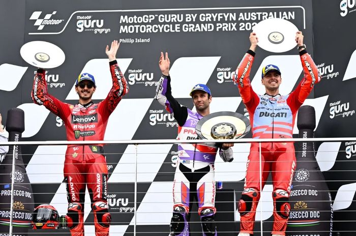 Para peraih podium balapan MotoGP Australia 2023, Francesco Bagnaia (Ducati Lenovo), Johann Zarco (Prima Pramac), Fabio Di Giannantonio (Gresini Ducati) di Sirkuit Phillip Island, Australia, Sabtu (21/10/2023) 