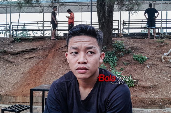 Bek sayap kanan Persija Jakarta, Ilham Rio Fahmi, saat ditemui di kawasan Nirwana Park, Sawangan, Jawa Barat, Selasa (24/10/2023).