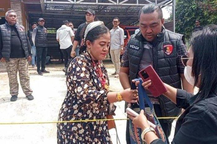 Mbak Rara penerawang dan pawang hujan