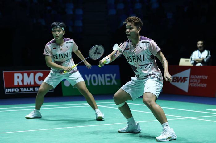 Pasangan ganda putri Indonesia, Apriyani Rahayu/Siti Fadia Silva Ramadhanti, pada babak perempat final French Open 2023 di Glaz Arena, Rennes, Prancis, Jumat (27/10/2023).