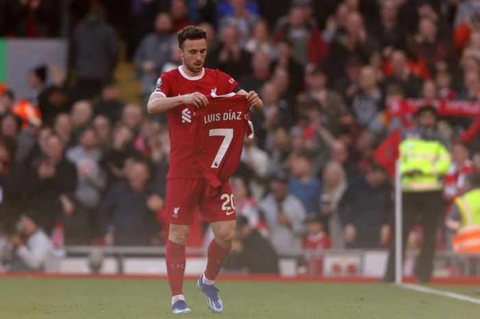 Penyerang Liverpool, Diogo Jota, mendedikasikan golnya untuk Luis Diaz dalam laga melawan Nottingham Forest pada pekan ke-10 Liga Inggris 2023-2024 di Stadion Anfield, Minggu (29/10/2023).
