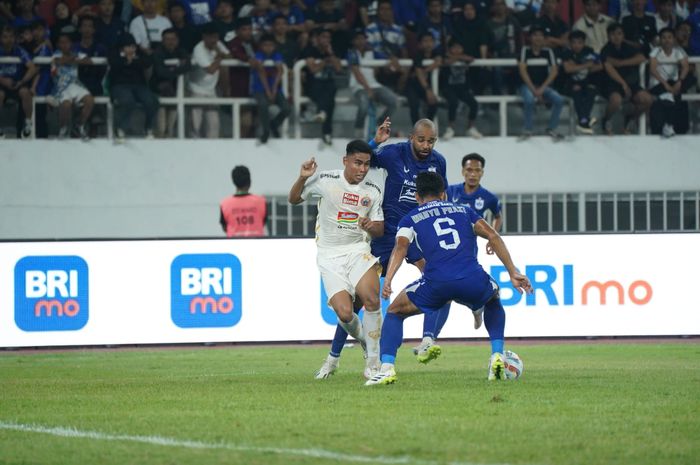 Suasana pertandingan PSIS Semarang vs Persija Jakarta pada pekan ke-17 Liga 1 2023/2024 di Stadion Jatidiari, Semarang, Minggu (29/10/2023),