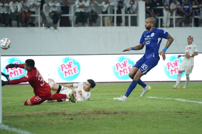 Suasana pertandingan PSIS Semarang vs Persija Jakarta pada pekan ke-17 Liga 1 2023/2024 di Stadion Jatidiari, Semarang, Minggu (29/10/2023),