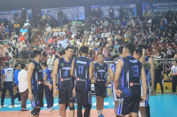 Tim bola voli putra Jabar pada final   Kejurnas Bolavoli Indoor Babak Kualifikasi PON XXI/2024 ,Minggu (29/10/2023) di GOR Bulungan, Jaksel.
