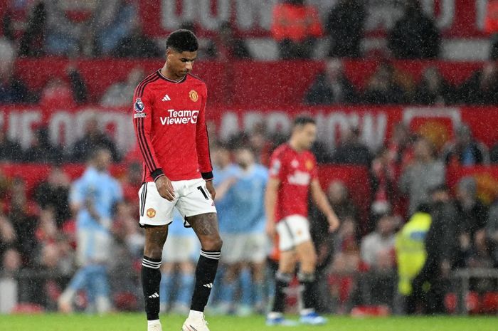 Marcus Rashford sempat membuat masalah dan mendapatkan satu peringatan dari Erik ten Hag jelang laga Fulham vs Manchester United.