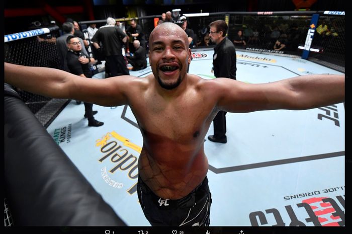 Petarung UFC, Rodrigo Nascimento bercerita tentang keputusannya jadi mualaf dan hal yang dia pelajari dari agama Islam.